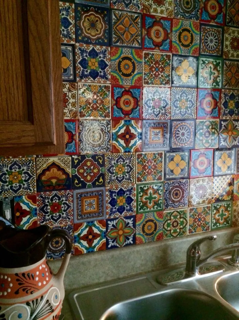 Manos Que Cuentan Historias: Los Artesanos Latinos Que Están Poniendo el Alma en Cada Baldosa