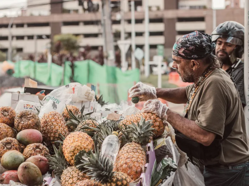 Queso Fresco y Amigos Nuevos: El Mercadito del Sábado Que Está Uniendo Vecindarios